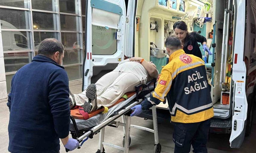 Refüjde yardım eden kadına başka araç çarptı
