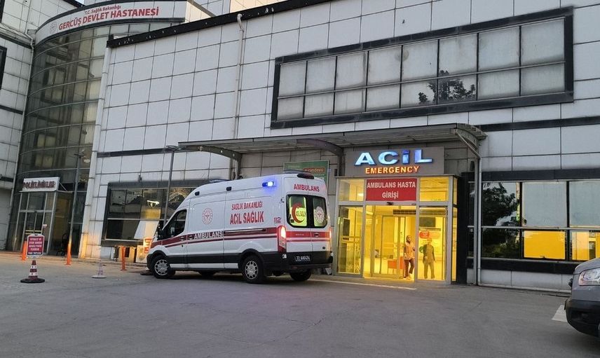 Aracın geri manevrasında yaralanan işçi hastaneye kaldırıldı