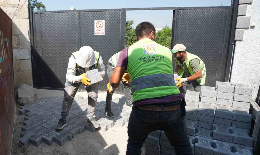 Tarsus'ta kırsal mahallelerde parke ile yol standardı yükseltildi