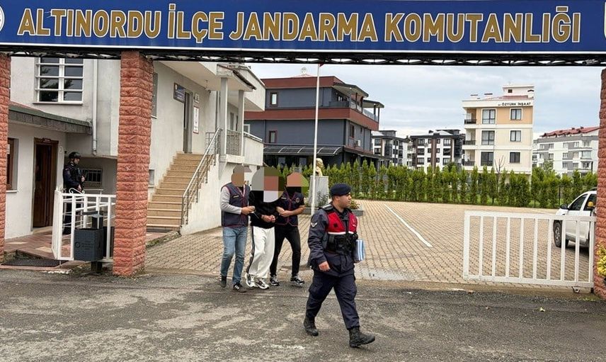 Ordu'da jandarma çözdü: evden altın ve 40 bin lira çalan iki kişi tutuklandı