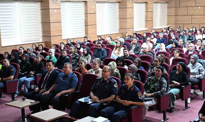 Okulların ilk hattı: Uşak'ta bahçe görevlilerine acil durum ve güvenlik eğitimi