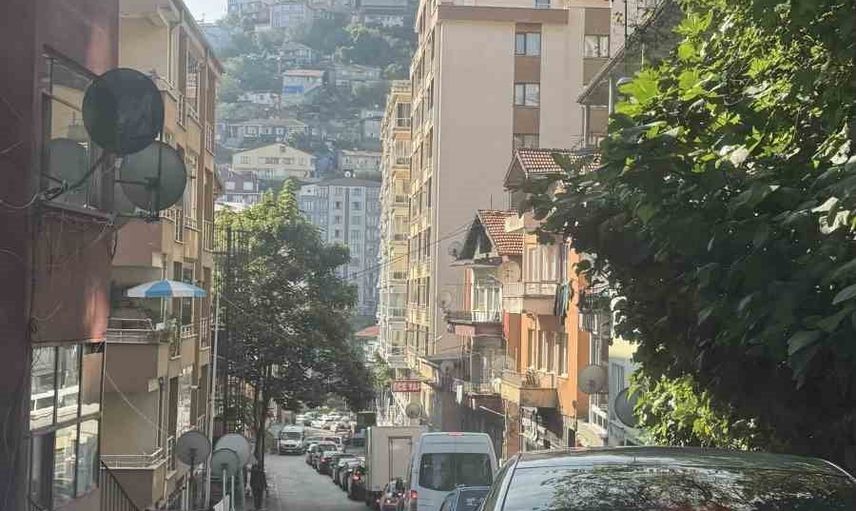 Soğuksu mevkiinde metrelerce araç kuyruğu sürücüleri zorladı