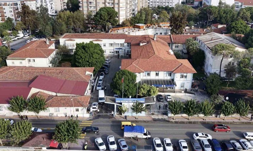 Adnan Menderes Üniversitesi diş hekimliği fakültesi 2025'te 119 yeni hekim mezun etti