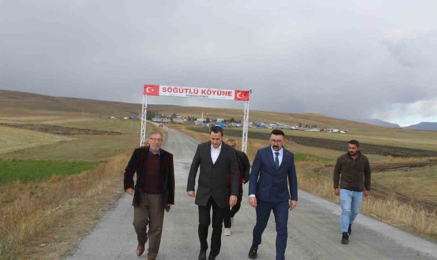 Köy yolları betonla güçleniyor; kaymakam Mehmet Ali Semiz çalışmaları yerinde inceledi