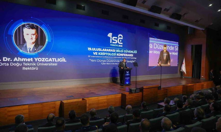 Üstün hizmet ödülü ODTÜ'ye: rektör Yozgatlıgil'e takdim
