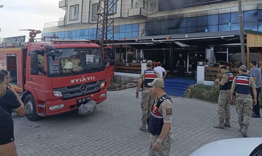 Siirt'te üniversite yakınındaki kafe çıkan yangınla hizmet dışı kaldı