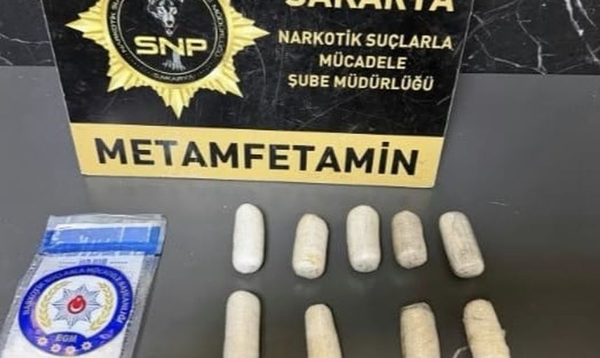 Otobüs yolculuğunda midesinden çıkan paketlerle yakalandı