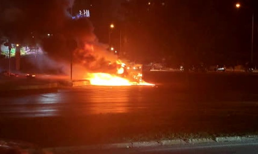 Kadın itfaiyecinin müdahalesiyle Kepez'de alev alan araç söndürüldü