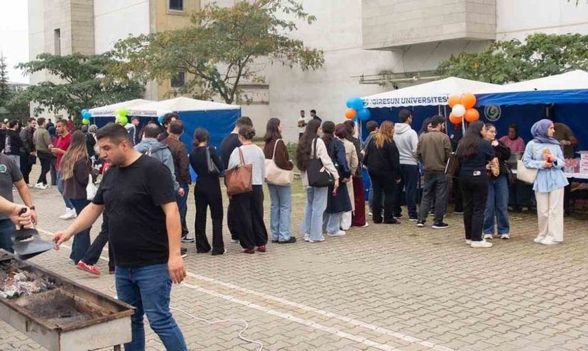 Giresun Üniversitesi'nde balık şenliği öğrencilere vize öncesi moral verdi