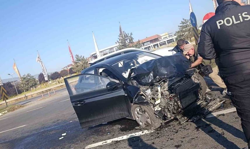 Kütahya'da fuar kavşağında çarpışma: 6 yaralı