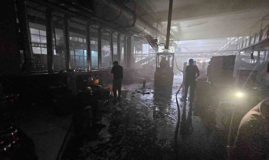 Onikişubat'ta organize sanayide mutfak eşyası fabrikasında yangın kontrol altına alındı