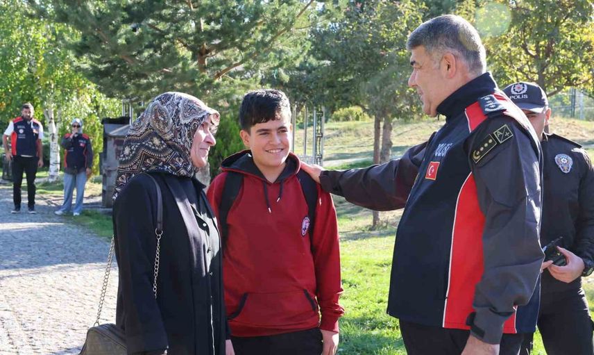 İl emniyet müdürü Onur Karaburun sahaya indi: Erzurum'da okul çevrelerinde güvenlik seferberliği