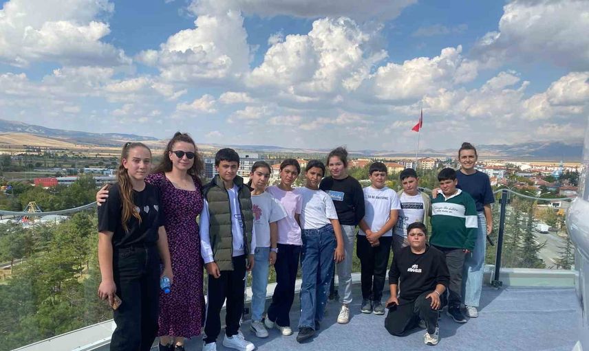 Gökyüzüne ilk adım: öğrenciler gözlemevinde bilimin kapılarını araladı