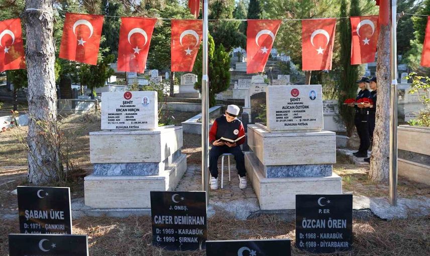 Okulun adını taşıyan şehit Alican Öztürk için 5. sınıf öğrencilerinden kabir ziyareti