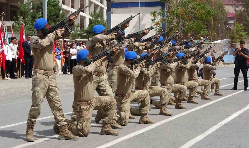 Bitlis sokaklarında birlik ve gurur: 30 Ağustos kutlamaları tamamlandı
