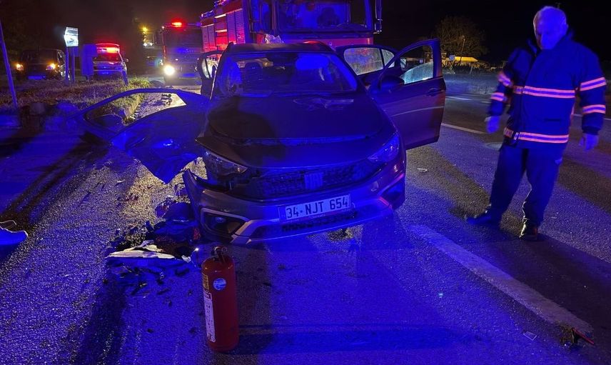 karasu'da ana yola katılma anında çarpışma: beş kişi yaralandı