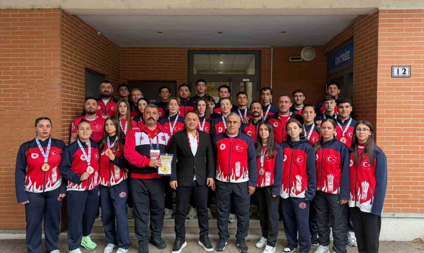 Kayserili sporculardan Paris'te gümüş başarısı