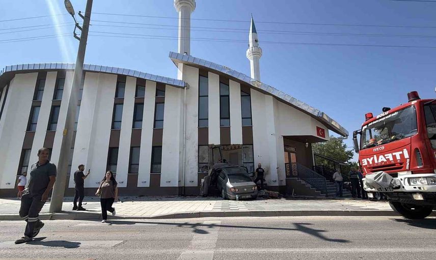 Kontrolden çıkarak cami imam odasına giren sürücüye 290 bin lira ceza