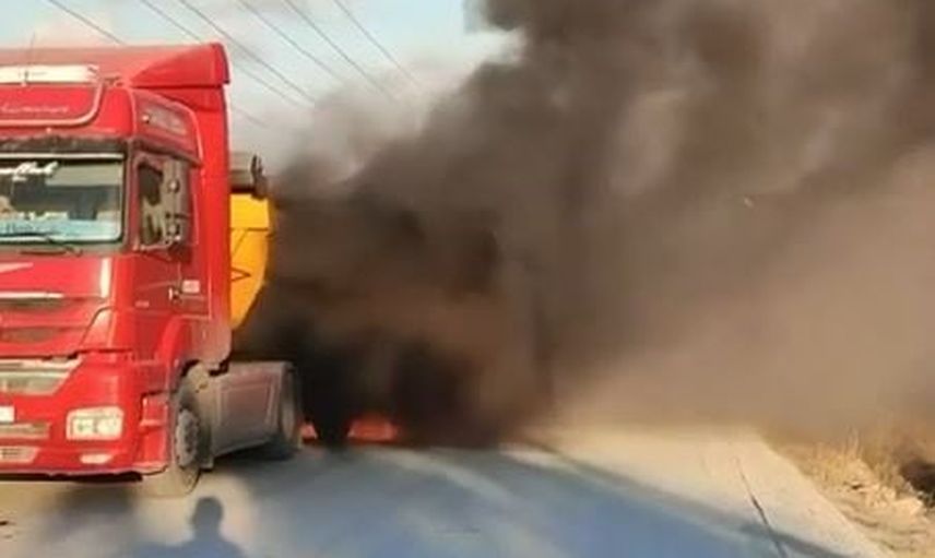 Arnavutköy'de dorse alev aldı: sürücü zamanında aracı durdurdu