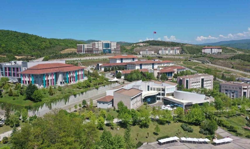 Düzce Üniversitesi mezunları AGS'de ülke sıralarında öne çıktı