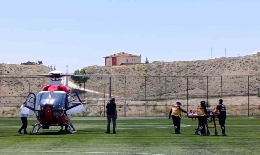 İç kanama nedeniyle Darende'den Malatya'ya hava ambulansıyla sevk edilen 85 yaşındaki hasta