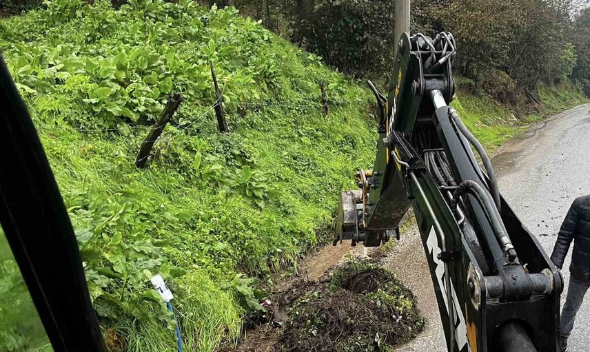 Yağış sonrası menfez temizliği Edilli ve Yenice'de hayatı kolaylaştırdı
