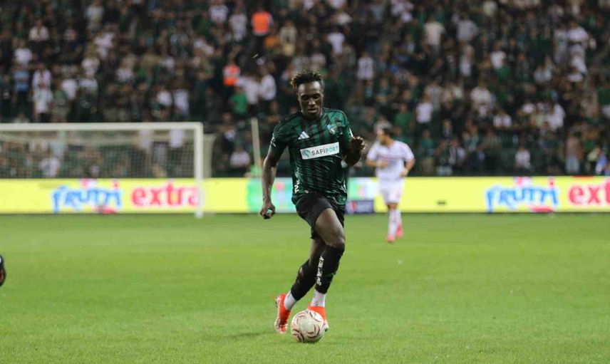 Kocaelispor, Florian Aye'nin golüyle ilk yarıyı 1-0 önde tamamladı