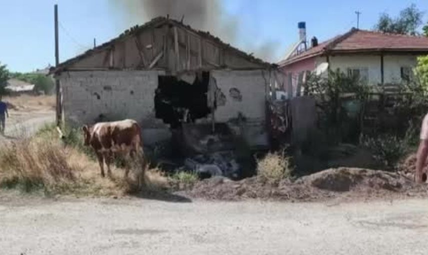 Yeni Çimşit'te çıkan ahır yangını 13 hayvanın telef olmasına neden oldu