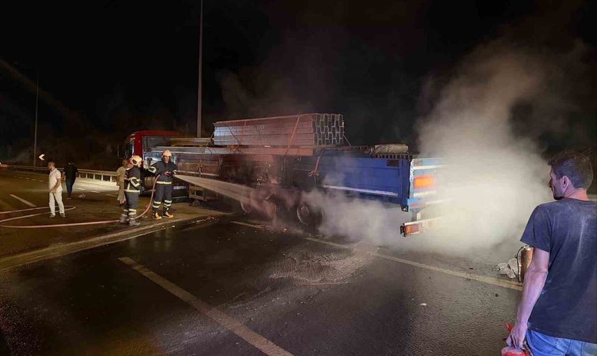 Tır lastiğindeki alevler Osmaneli'nde kontrol altına alındı