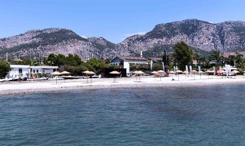 Göcek’te teknelerden arındırılan halk plajı yeniden hizmette