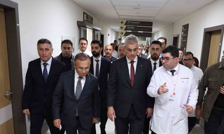 Sağlık bakanı hastanede: Gaziantep milletvekili Meriç'e destek ziyareti