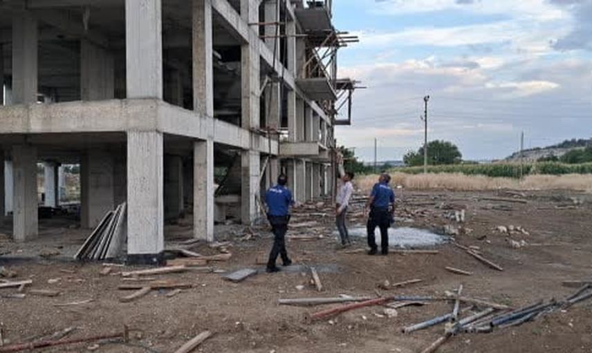Karaman'da 4. kattan düşüş: kalıp ustası ağır yaralandı