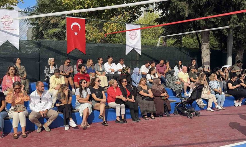 İstanbul’da yeni eğitim yılı başladı: okullarda dönüşüm, güvenlik ve okuma saati ön plana çıktı