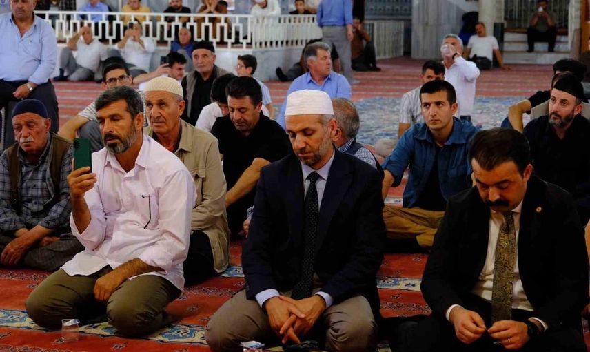 Van Ulu Cami'de ezan sesleri yarıştı, Palandöken'den Cihan Emre birinci oldu