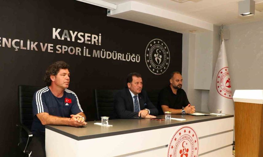 Kayseri'de güreşçilerin gelişim planları masaya yatırıldı