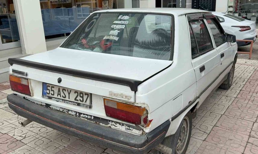 Samsun'da lise caddesi'nde trafik kazası: sürücü yaralandı