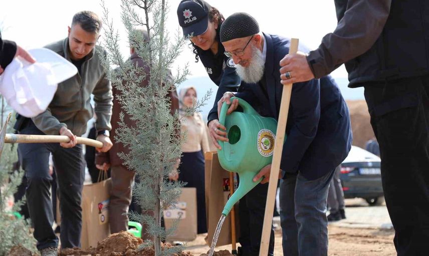 Elazığ’da hatıra ormanı için ilk fidanlar dikildi