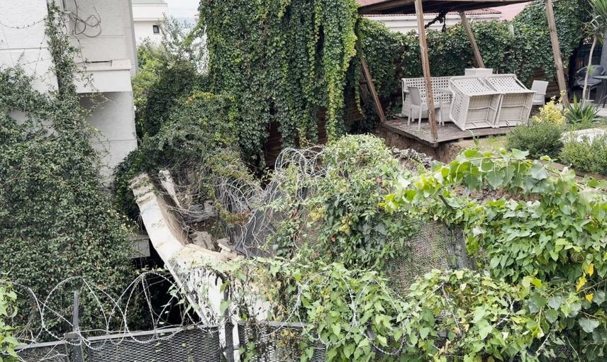 Betonla doldurulan arsa su baskınına neden oldu: Avcılar'da istinat duvarı evin üzerine çöktü
