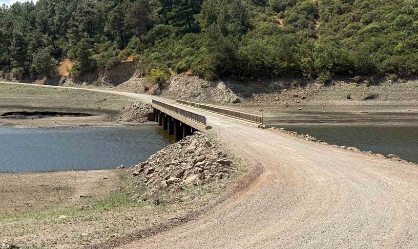 Yenice'de baraj suyunun çekilmesiyle Haydaroba köprüsü yeniden ulaşıma açıldı