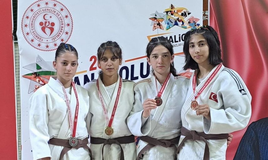 Manisa'nın kız judokaları Anadolu finallerinde üç bronz kazandı