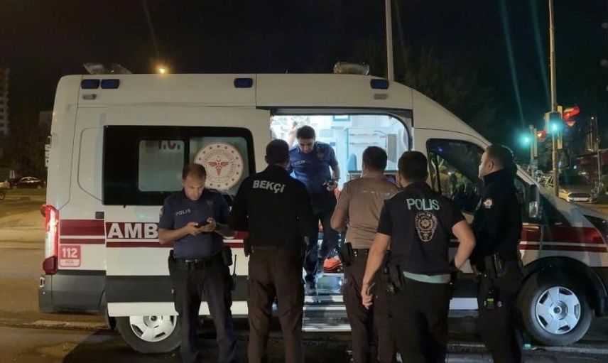 Tramvayda sığınan genç küfür tartışmasının ardından kuru sıkı tabancayla yaralandı
