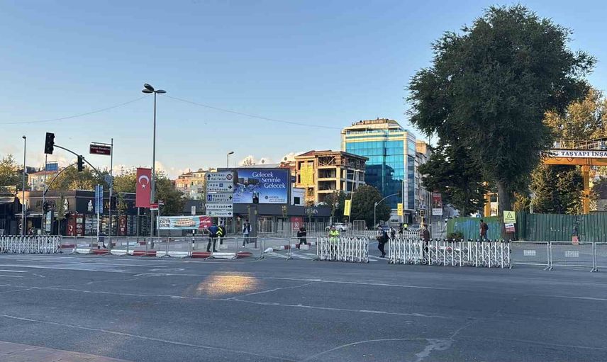 Zafer kutlamaları nedeniyle Vatan Caddesi sabah saatlerinde trafiğe kapatıldı