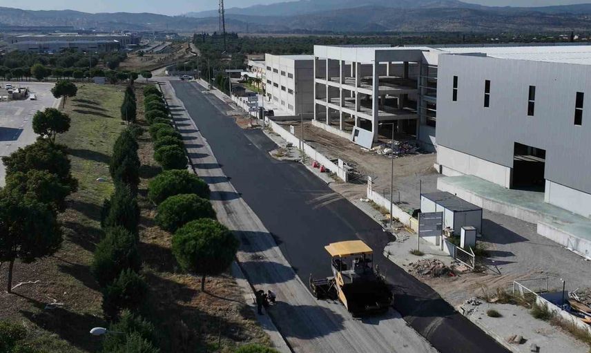 Sanayiye nefes: Manisa'nın iki organize sanayi bölgesi arasındaki yol yenileniyor