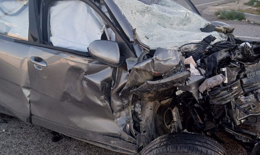 Malatya'da Yazıhan kavşağında çarpışma: minibüs ve otomobilde 3 yaralı