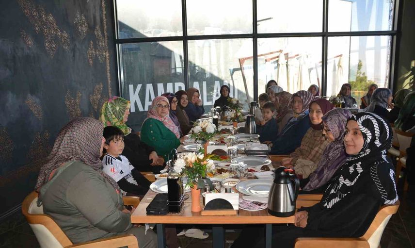 Korkuteli'de cami emekçileri kahvaltıda gönül sohbeti yaptı