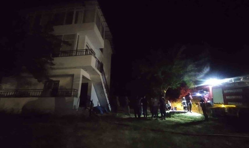 Malatya'da Akçadağ ilçesine bağlı Sarıhacı'da gece yangını maddi hasar verdi
