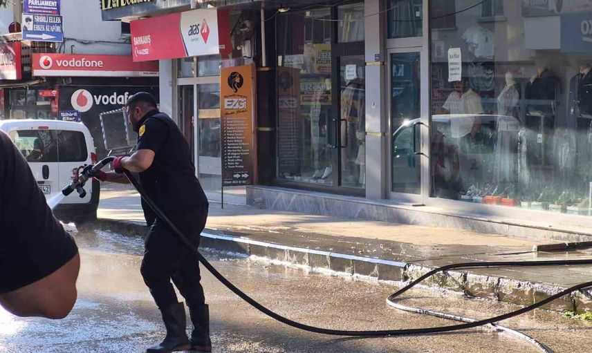 Sarıkamış sokaklarında tazyikli su ile kapsamlı temizlik
