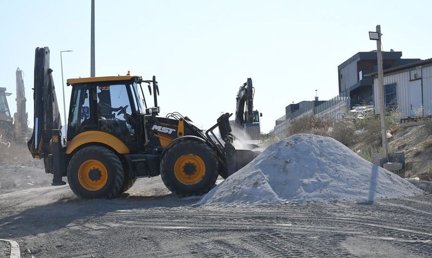 Kuşadası'ndan Değirmendere'ye 6 bin metrekarelik kilit parke yolu