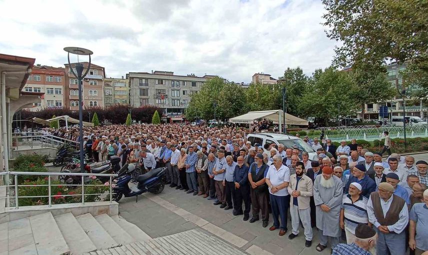 Mahalleye veda: imam Mehmet Keskin dualarla uğurlandı