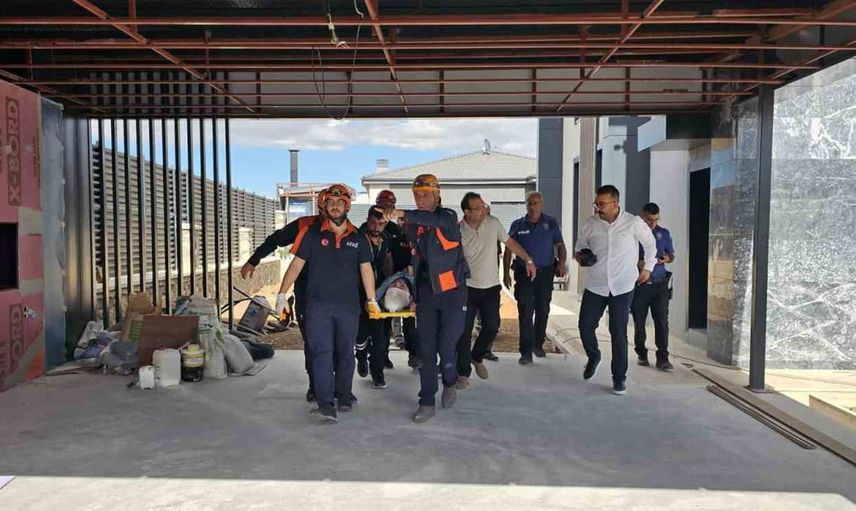 Hilalkent'te kuyuya düşen kişi AFAD müdahalesiyle çıkarıldı